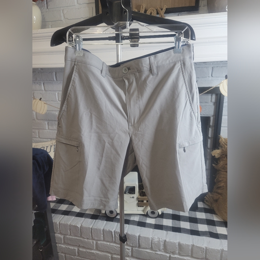 Izod Golf  Men's Light Gray Cargo Shorts
